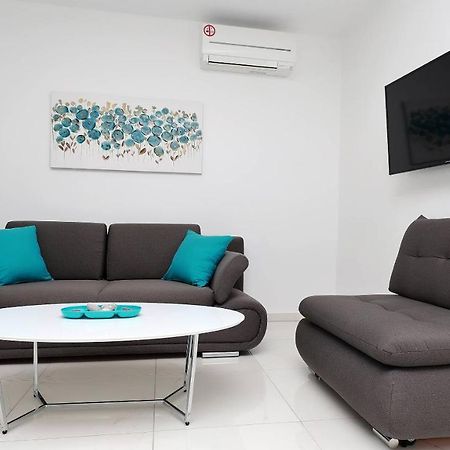 Apartmani "Villa Barbara" Новаля Екстериор снимка