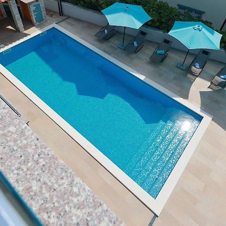 Apartmani "Villa Barbara" Новаля Екстериор снимка
