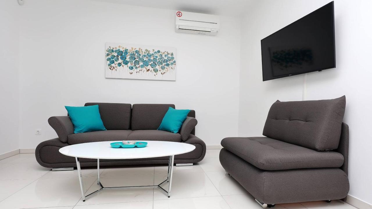 Apartmani "Villa Barbara" Новаля Екстериор снимка