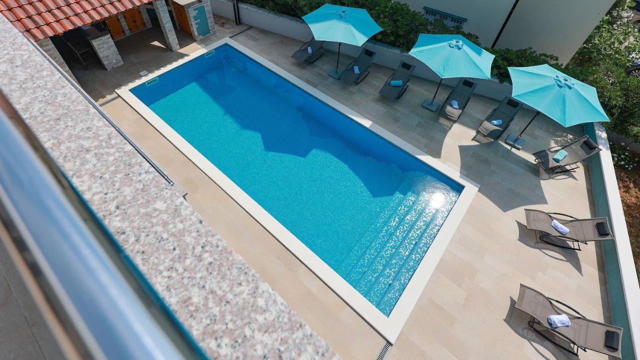 Apartmani "Villa Barbara" Новаля Екстериор снимка