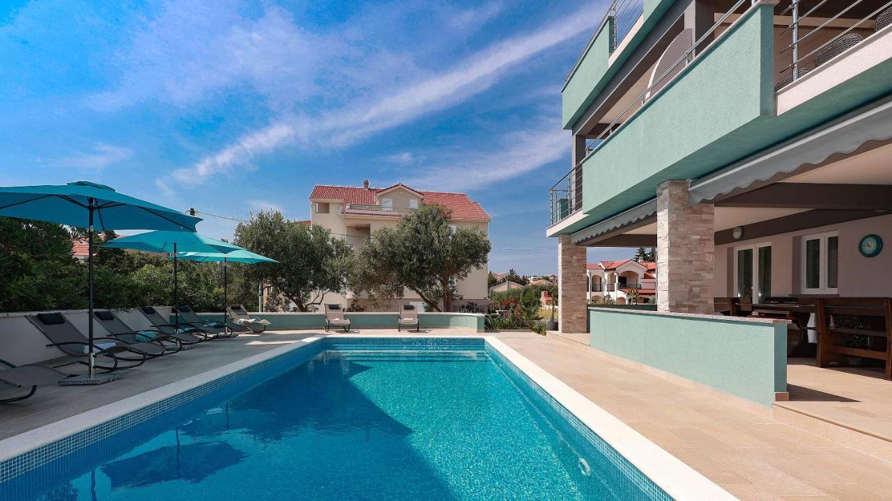 Apartmani "Villa Barbara" Новаля Екстериор снимка