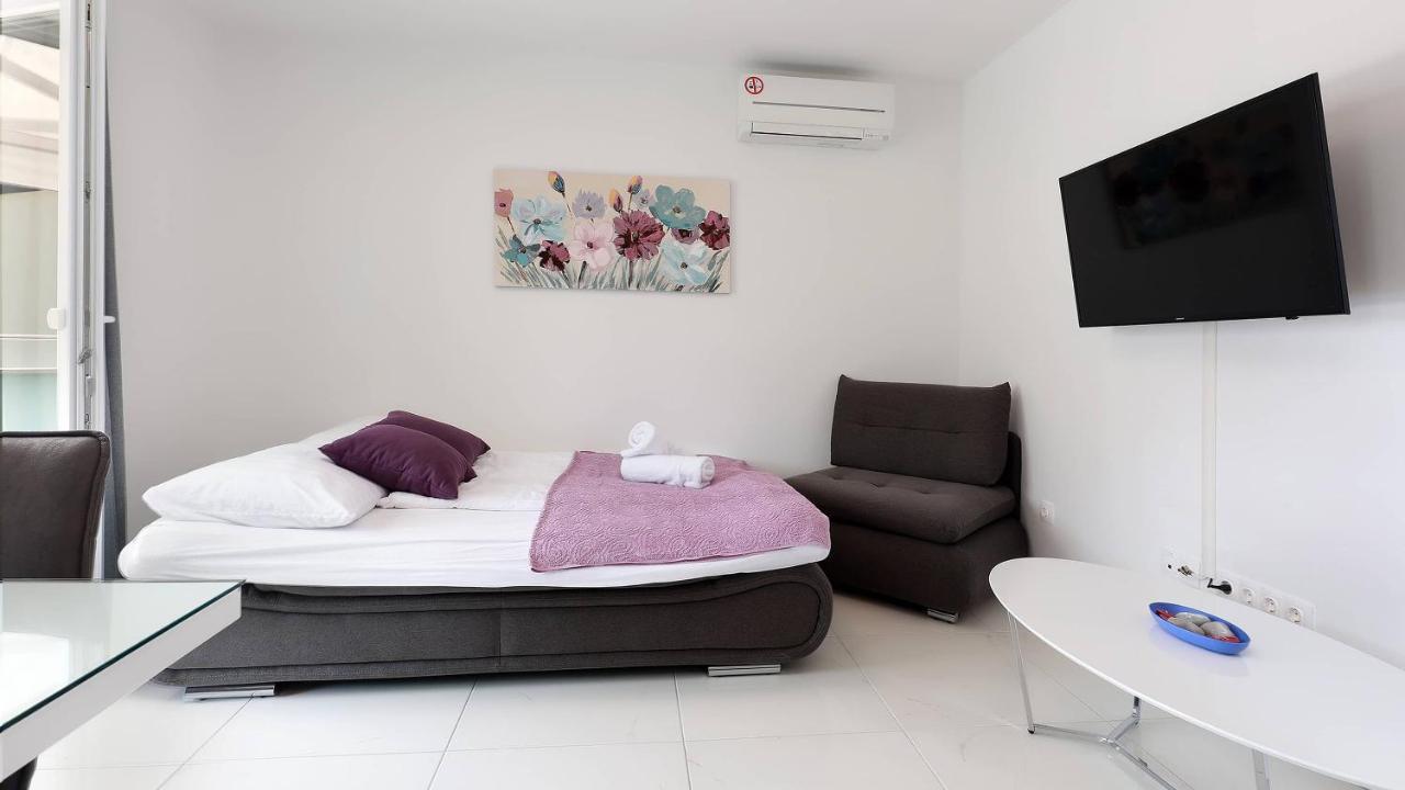 Apartmani "Villa Barbara" Новаля Екстериор снимка