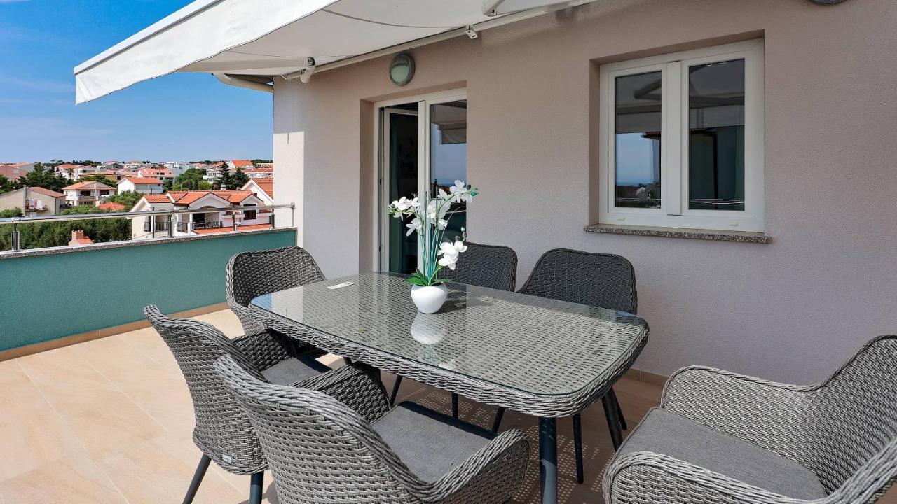 Apartmani "Villa Barbara" Новаля Екстериор снимка