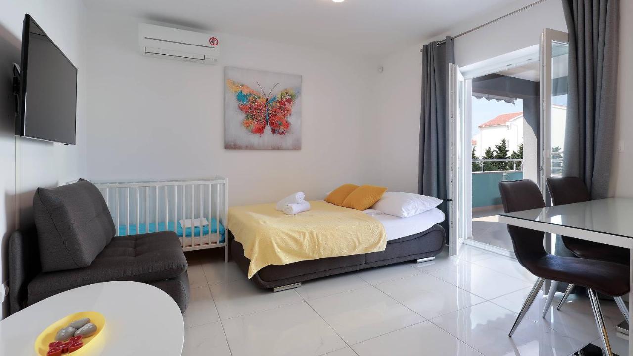 Apartmani "Villa Barbara" Новаля Екстериор снимка