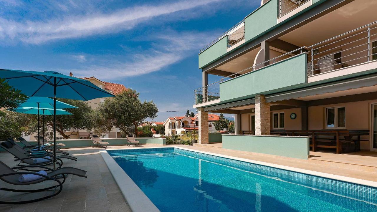 Apartmani "Villa Barbara" Новаля Екстериор снимка