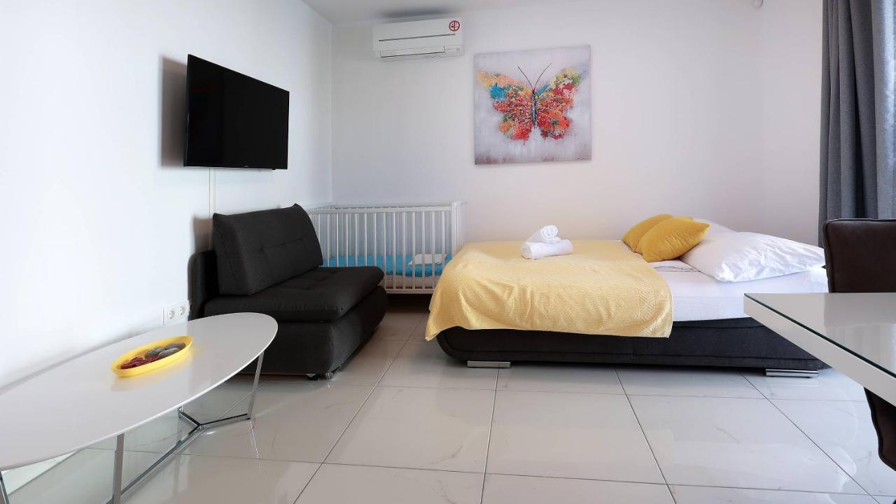 Apartmani "Villa Barbara" Новаля Екстериор снимка
