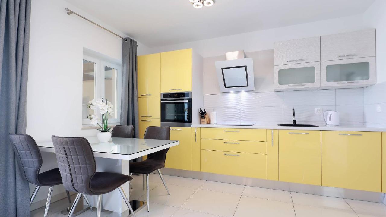 Apartmani "Villa Barbara" Новаля Екстериор снимка