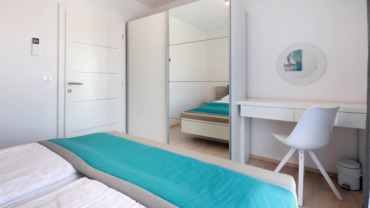 Apartmani "Villa Barbara" Новаля Екстериор снимка