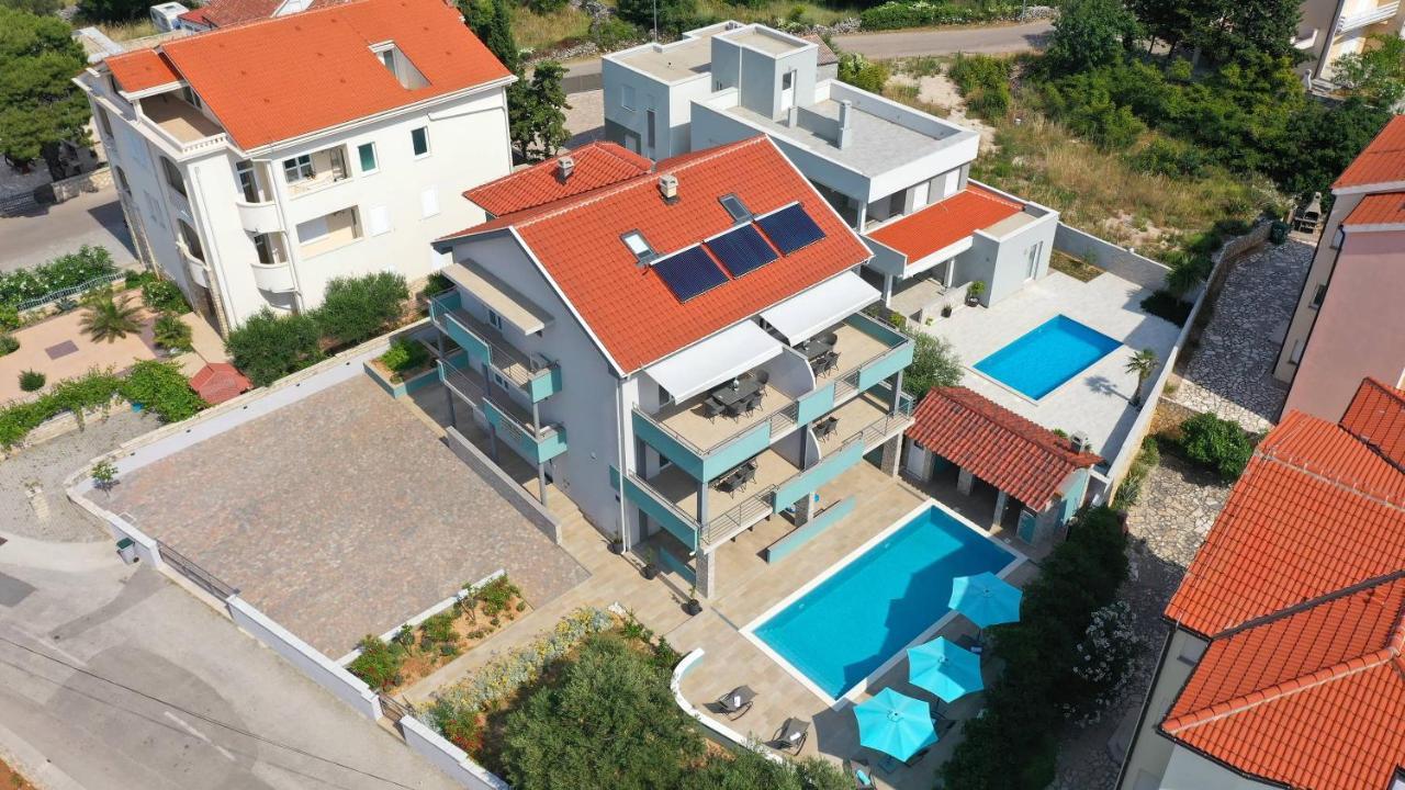 Apartmani "Villa Barbara" Новаля Екстериор снимка