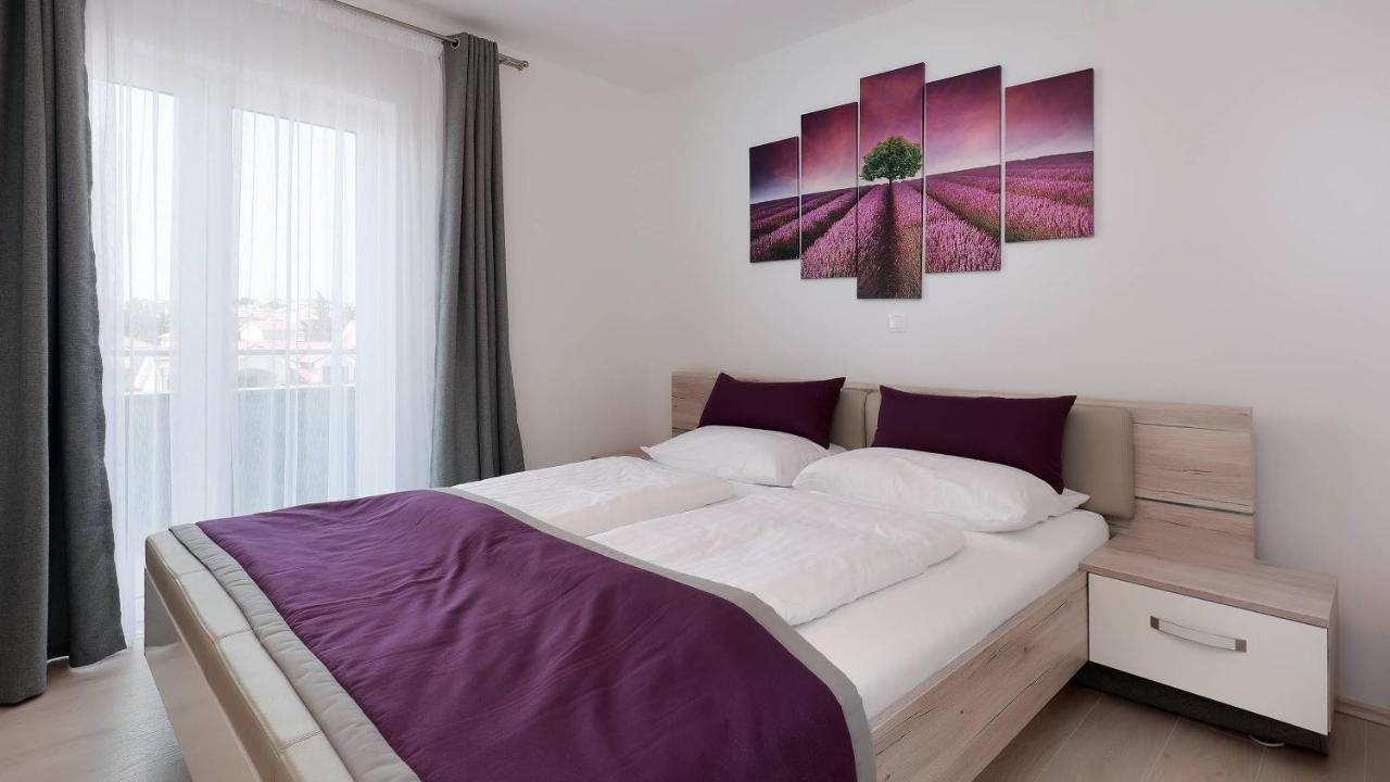 Apartmani "Villa Barbara" Новаля Екстериор снимка