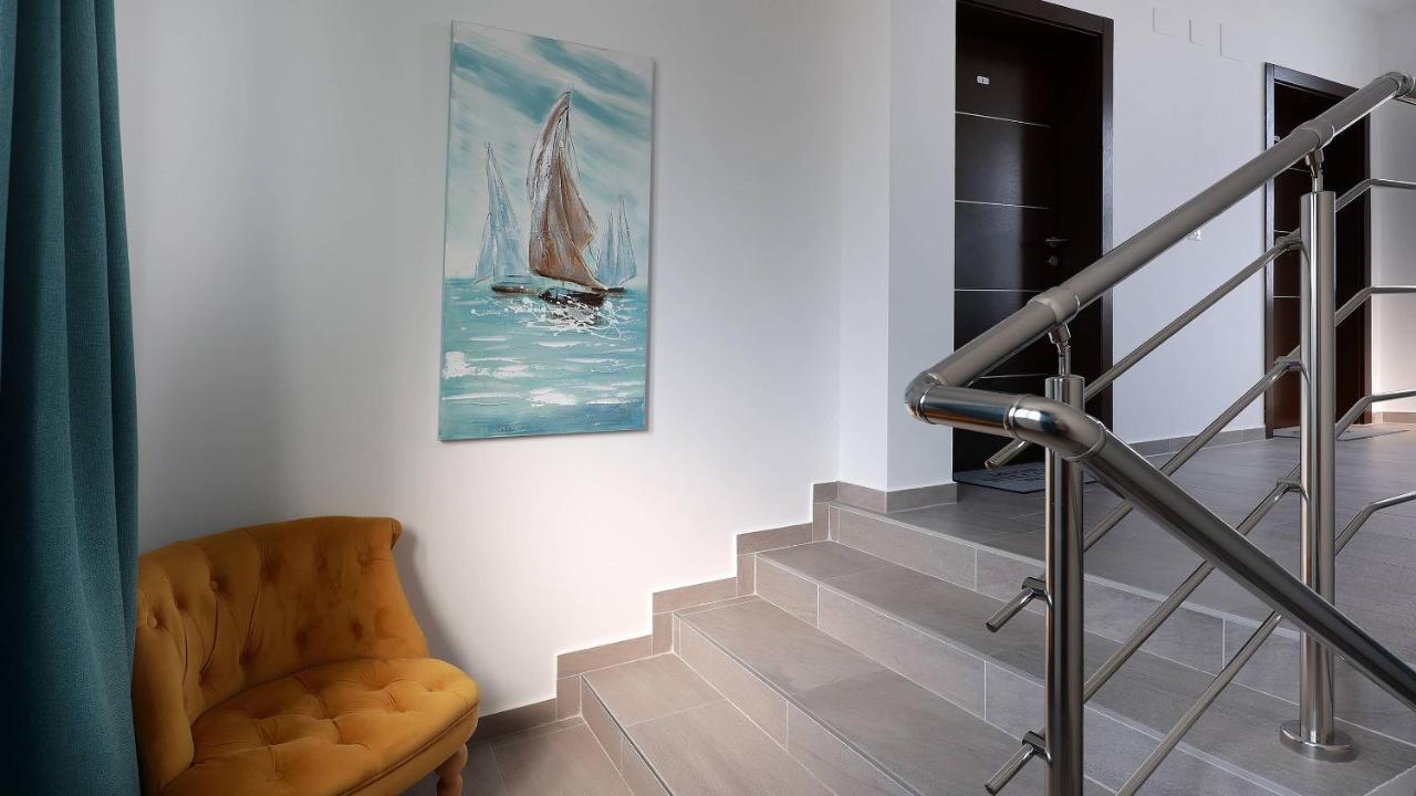 Apartmani "Villa Barbara" Новаля Екстериор снимка