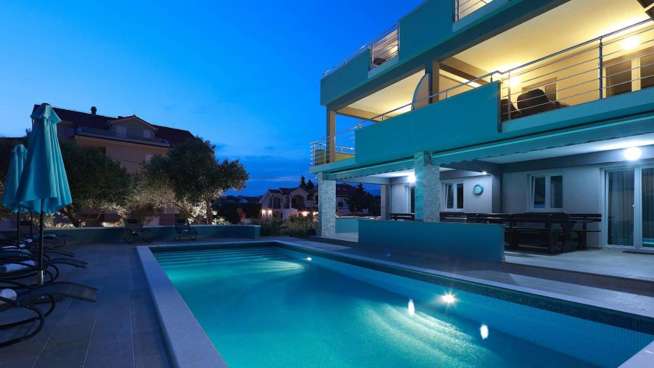 Apartmani "Villa Barbara" Новаля Екстериор снимка
