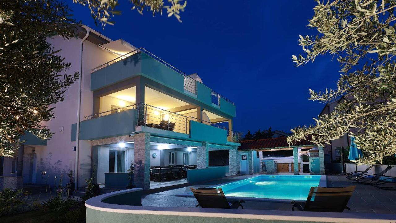 Apartmani "Villa Barbara" Новаля Екстериор снимка