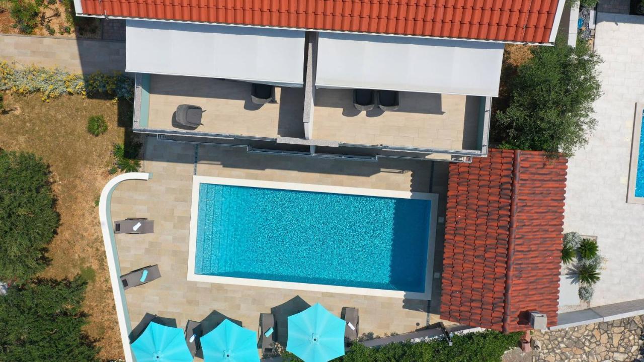 Apartmani "Villa Barbara" Новаля Екстериор снимка