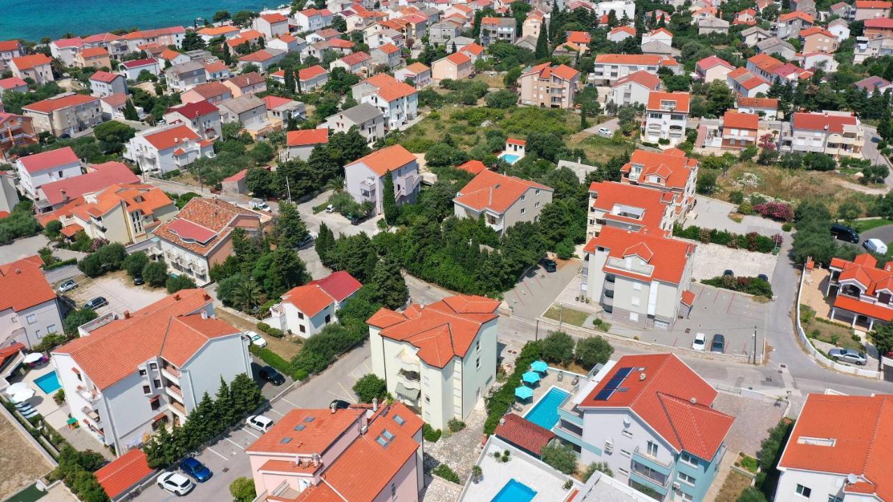 Apartmani "Villa Barbara" Новаля Екстериор снимка