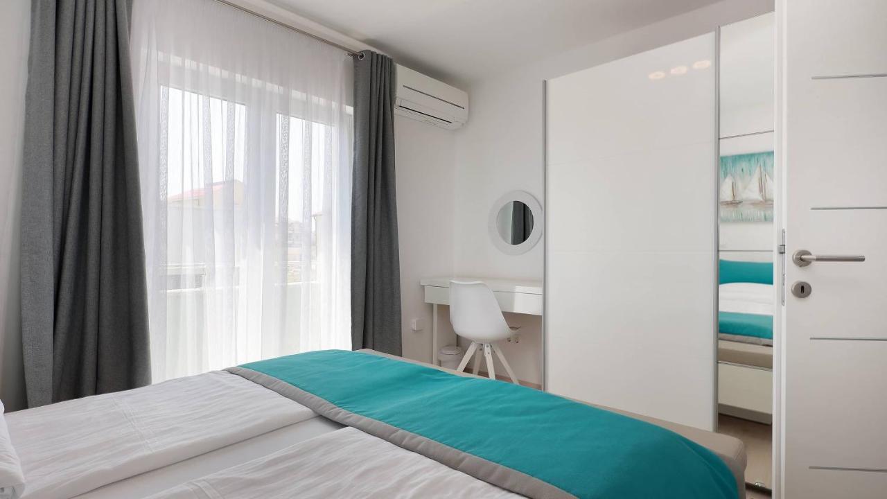 Apartmani "Villa Barbara" Новаля Екстериор снимка