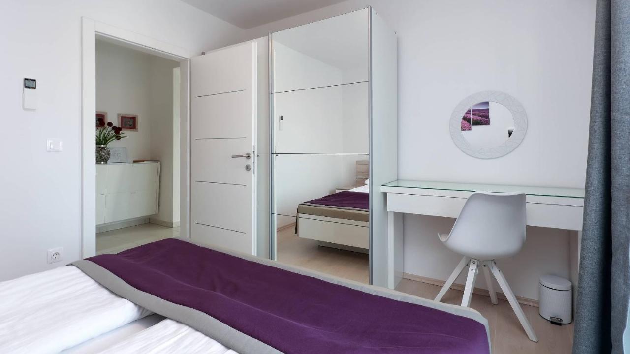 Apartmani "Villa Barbara" Новаля Екстериор снимка