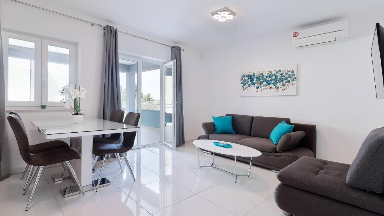 Apartmani "Villa Barbara" Новаля Екстериор снимка