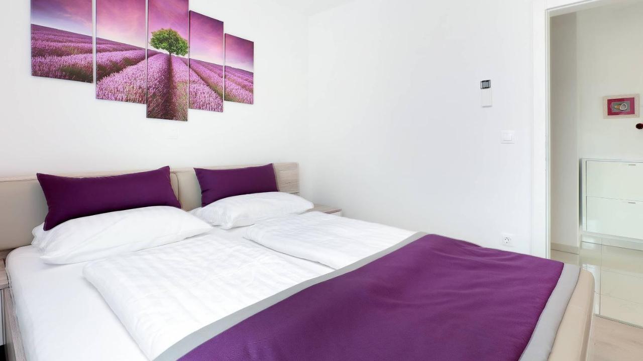 Apartmani "Villa Barbara" Новаля Екстериор снимка
