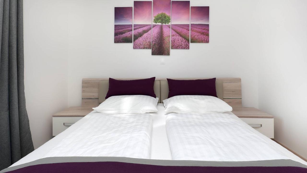 Apartmani "Villa Barbara" Новаля Екстериор снимка