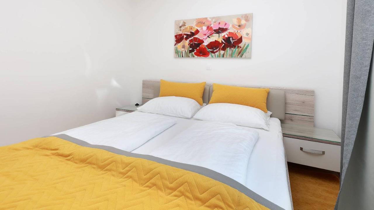Apartmani "Villa Barbara" Новаля Екстериор снимка