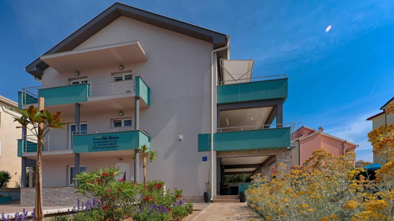 Apartmani "Villa Barbara" Новаля Екстериор снимка