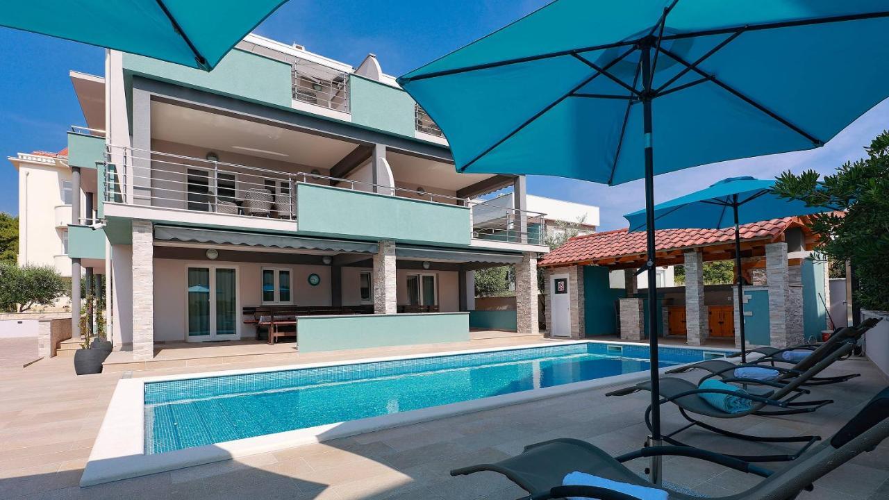 Apartmani "Villa Barbara" Новаля Екстериор снимка