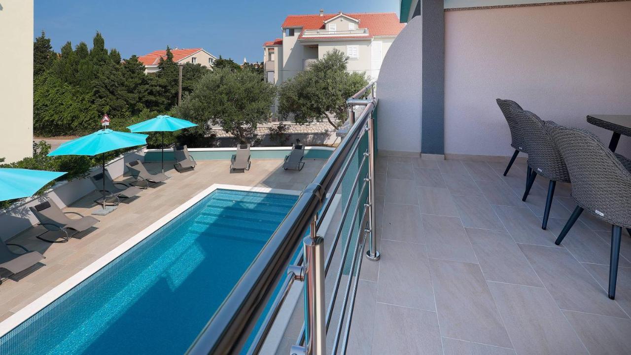 Apartmani "Villa Barbara" Новаля Екстериор снимка