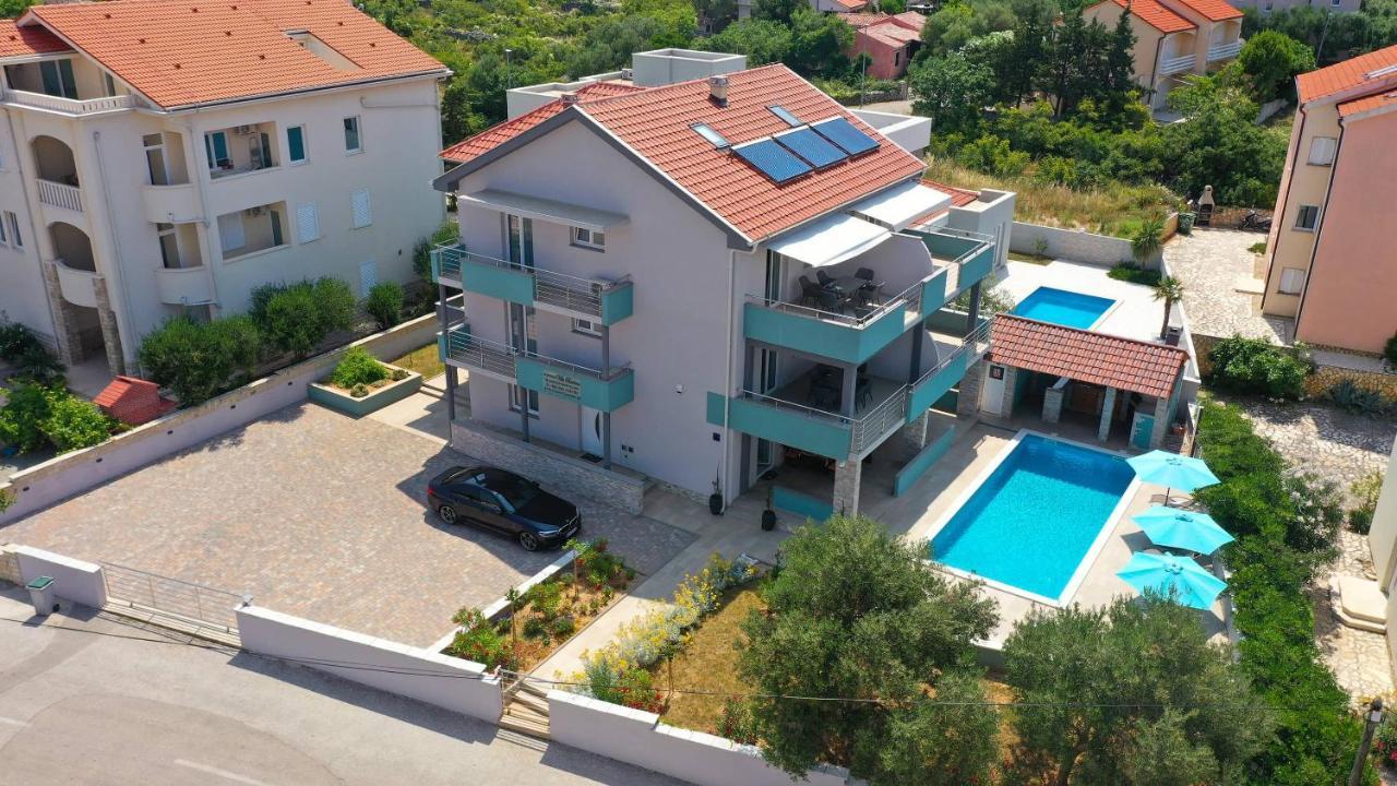 Apartmani "Villa Barbara" Новаля Екстериор снимка