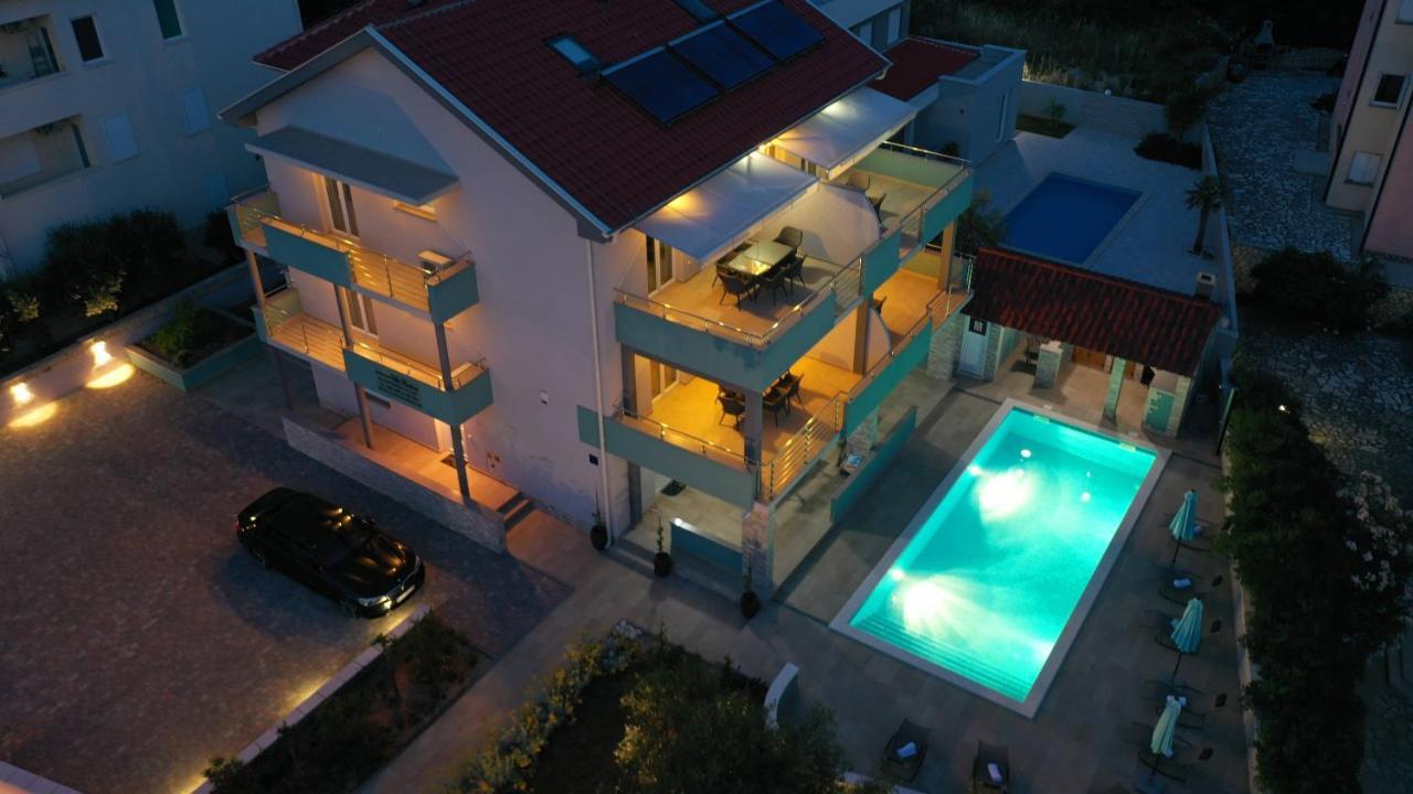 Apartmani "Villa Barbara" Новаля Екстериор снимка