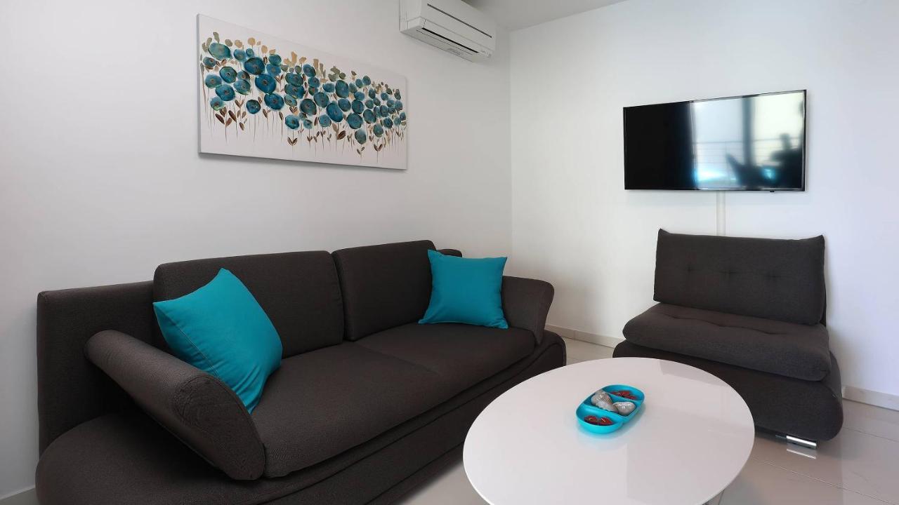 Apartmani "Villa Barbara" Новаля Екстериор снимка
