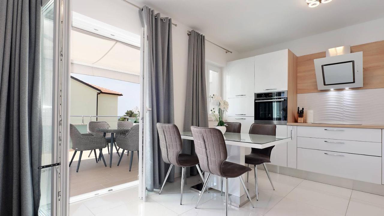 Apartmani "Villa Barbara" Новаля Екстериор снимка