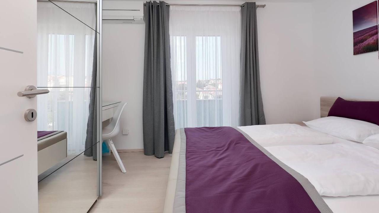 Apartmani "Villa Barbara" Новаля Екстериор снимка